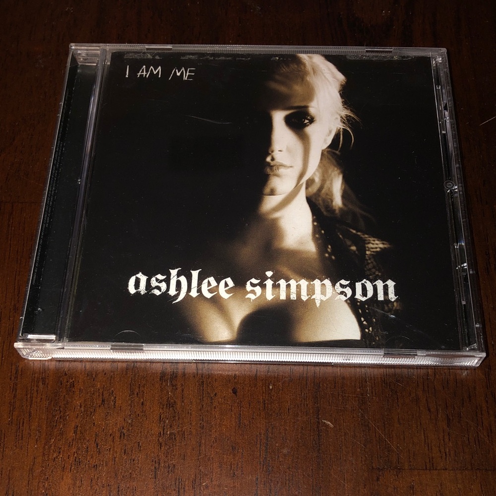 Ashlee Simpson I Am Me CD